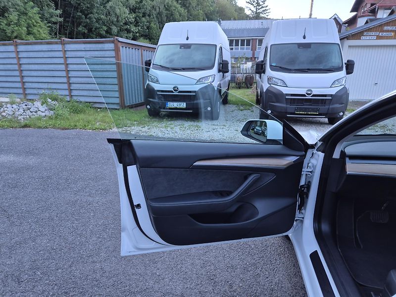 Tesla Model 3 STANDART RANGE 239w SOH 96,5% - fotka 36 z 48