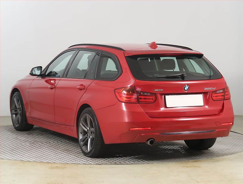 BMW Řada 3 (2014) 320 d xDrive, 4X4, Automat - fotka 4 z 22