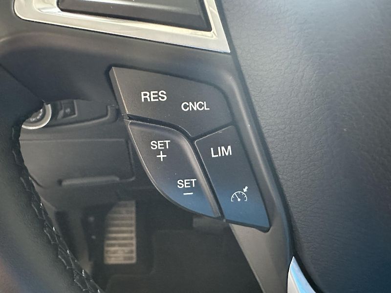 Ford S-MAX Business 2.5i HEV 190k aut. - fotka 14 z 30