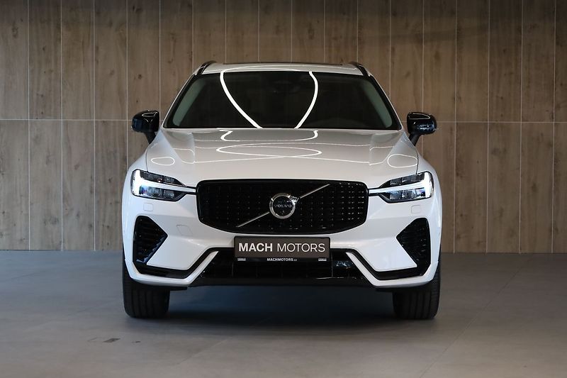 Volvo XC60 T8 PLUS Dark, Ventilace, 360° - fotka 2 z 35