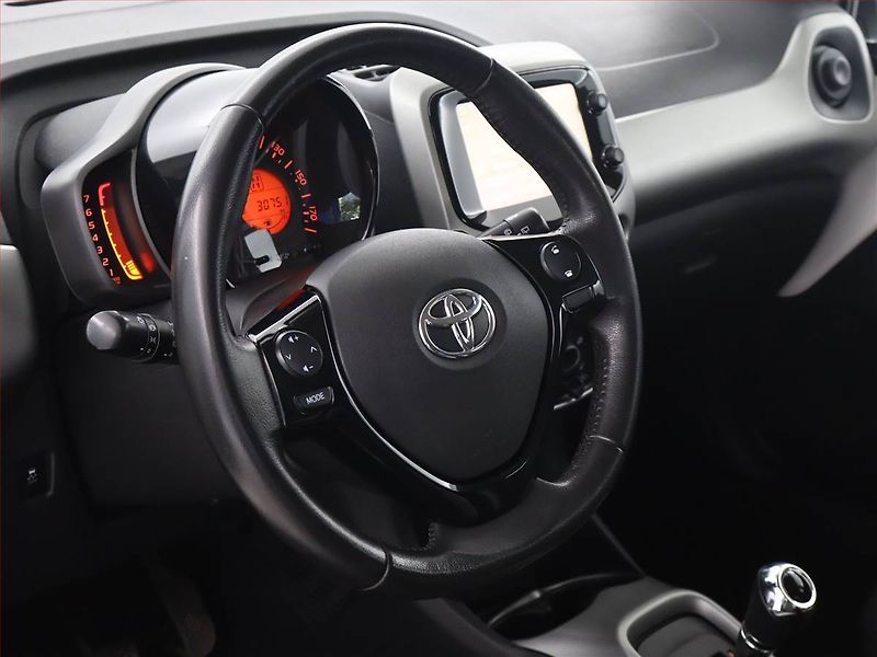 Toyota Aygo (2017) 1.0 VVT-i, Automat, ČR,1.maj - fotka 13 z 13