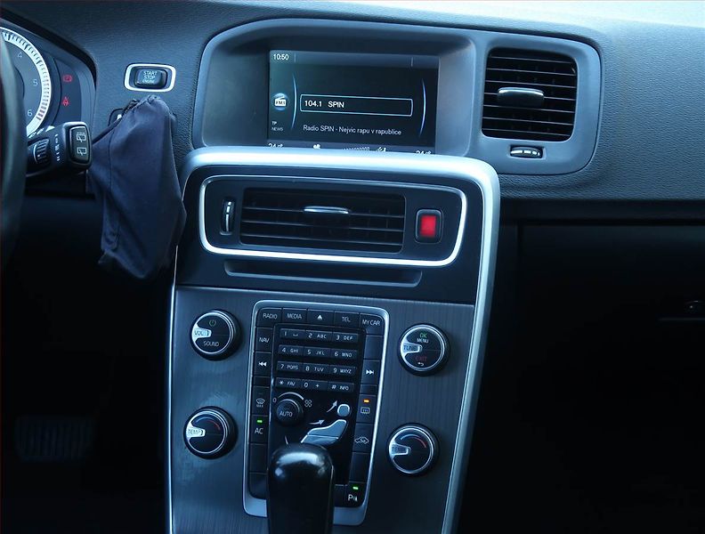 Volvo V60 (2011) D3 2.0, Automat, Navi - fotka 12 z 22