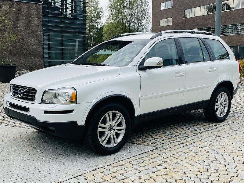 Volvo XC90 2.4D5 4x4 AUT VÝHŘEV SENZORY - fotka 5 z 40