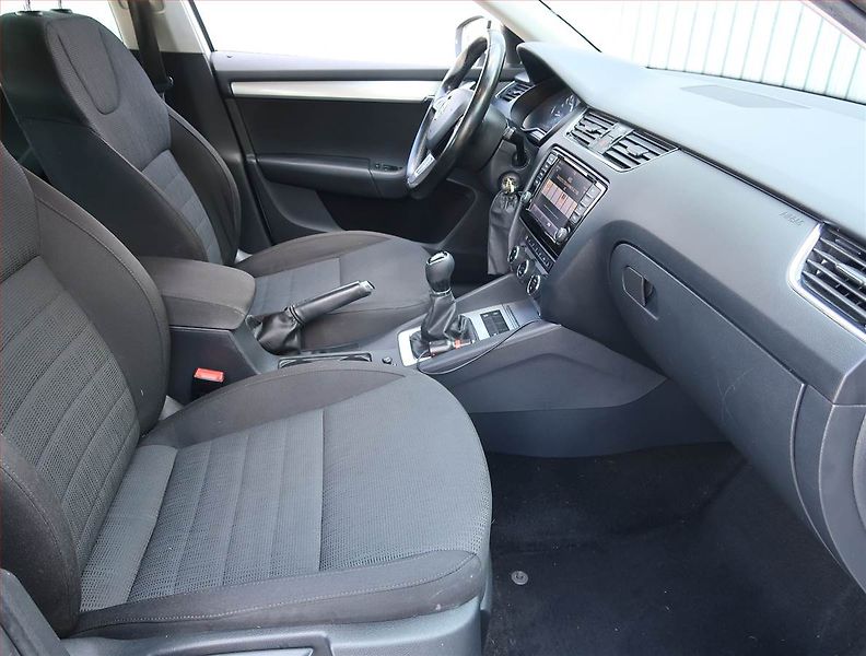 Škoda Octavia (2013) 2.0 TDI, Tempomat - fotka 9 z 20