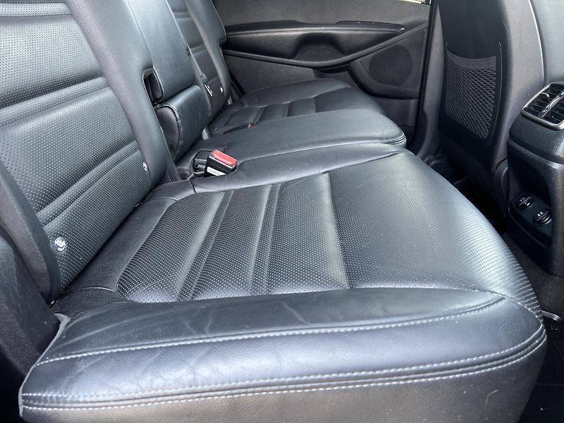 Kia Sorento 2.2CRDi REBEL 4x4 KŮŽE 7MÍST - fotka 37 z 52
