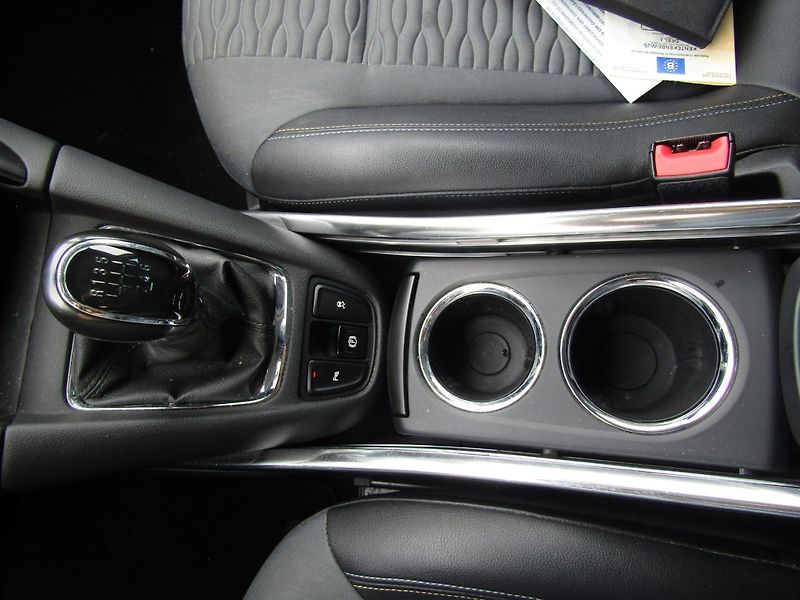 Opel Zafira (2015) 2.0 CDTi ÚPLNÁ SERVISNÍ HISTOR - fotka 38 z 48