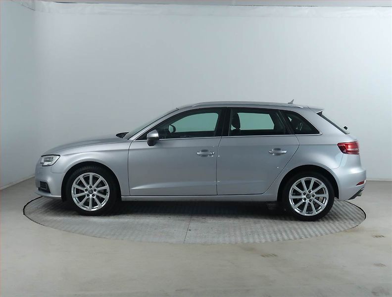 Audi A3 (2016) Ambition 1.6 TDI, Automat - fotka 3 z 16