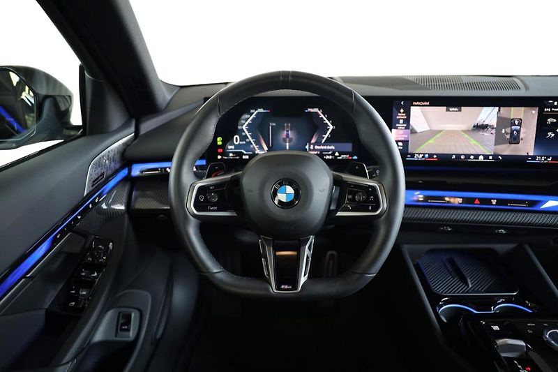 BMW Řada 5 540d xDrive Touring - fotka 32 z 35