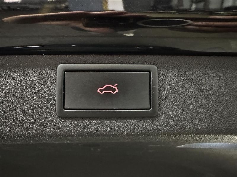 Škoda Enyaq IV80 DCC SUITE TAŽNÉ MATRIX - fotka 38 z 47