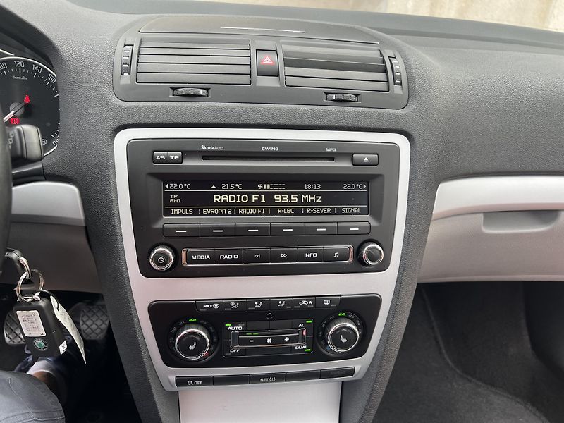 Škoda Octavia 1.2TSI 77KW,EDITION,TZ,ALU,ESP - fotka 38 z 47