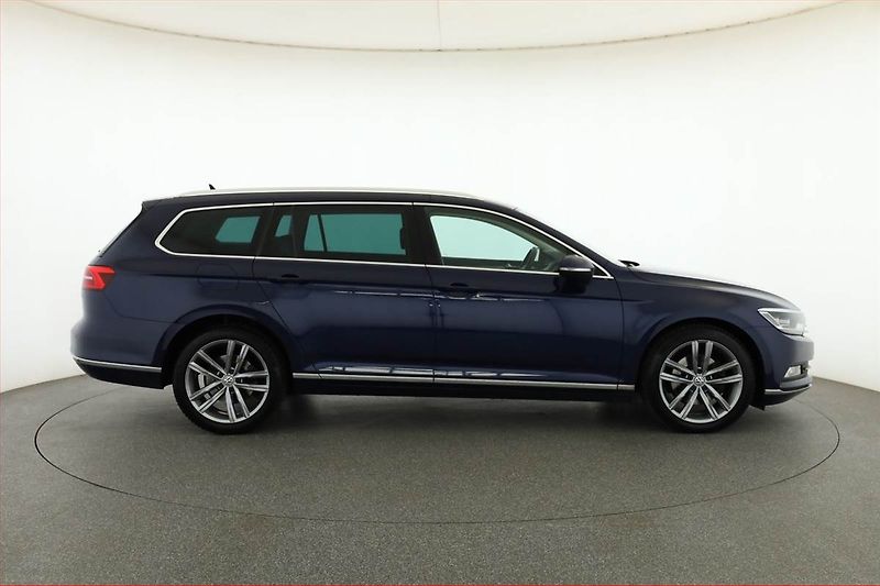 Volkswagen Passat (2017) 2.0 TDI, Automat, Kůže, Navi - fotka 6 z 21