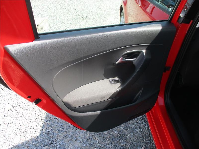 Volkswagen Polo 1,2 TSi, klima, serv. kniha, - fotka 15 z 37
