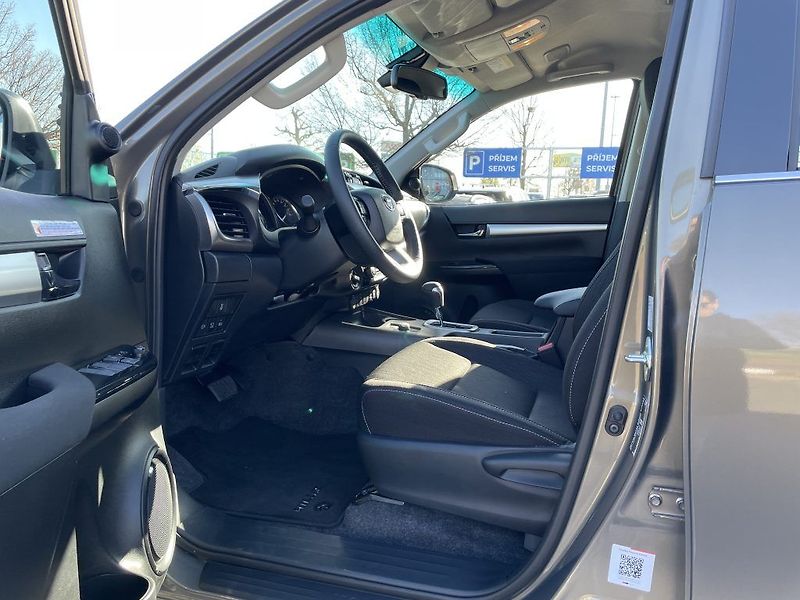 Toyota Hilux 2.8D Executive ODBĚR 3/2027 - fotka 11 z 28
