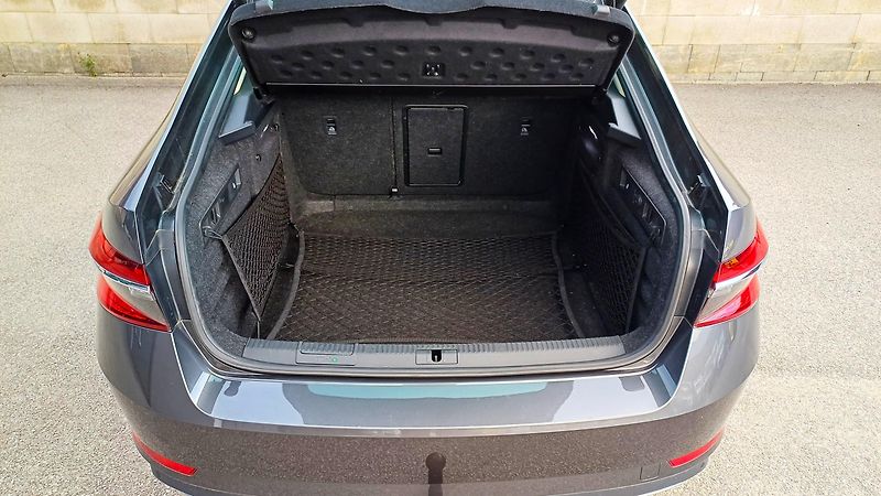 Škoda Superb L&K 2.0TSI 200kW-TZ-ČR-DPH - fotka 14 z 50