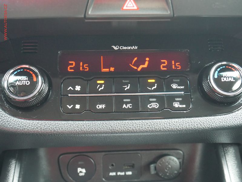 Kia Sportage (2012) 2.0 CRDi 4x4, ČR, AT, park - fotka 19 z 21