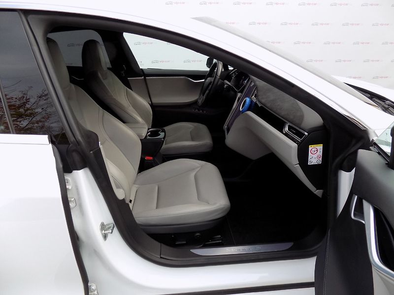 Tesla Model S (2015) 90D/1.Maj.ČR/Ludicrous/762PS/ - fotka 16 z 39