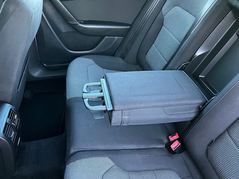 Volkswagen Passat TDI-ALU-NAVI-PLNÝ SERVIS - fotka 19 z 45