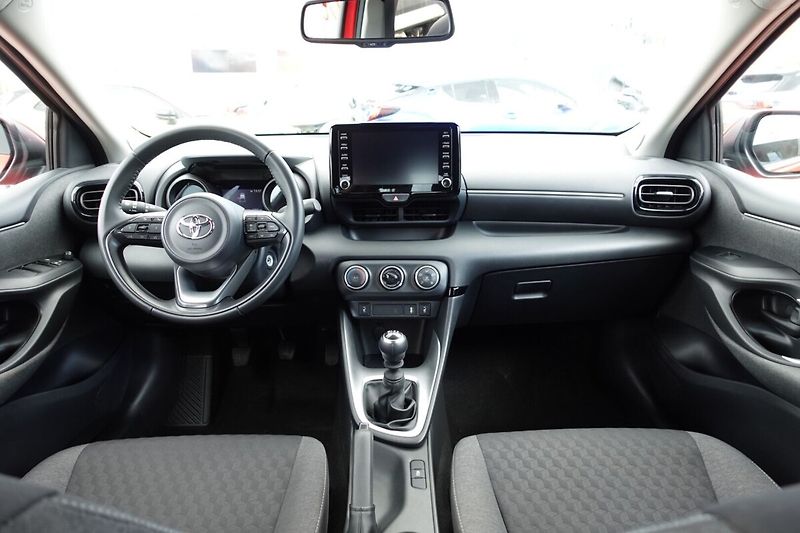 Toyota Yaris 1.5 TNGA 6 MT Comfort Tech Sty - fotka 14 z 25