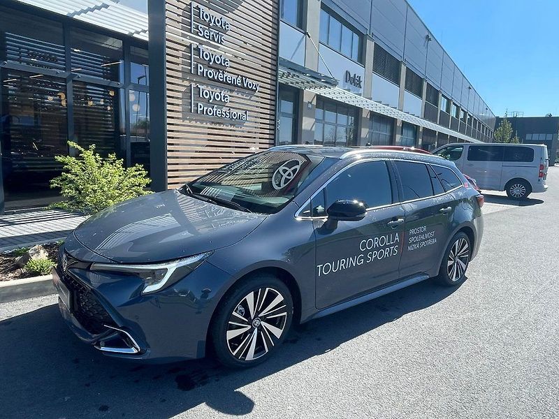 Toyota Corolla 1.8 Hybrid 140K Style - fotka 2 z 29