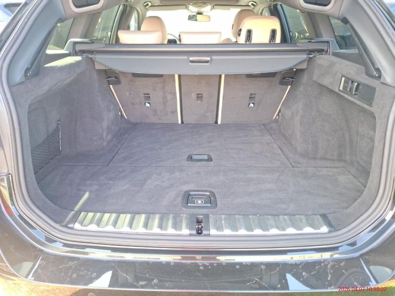 BMW Řada 3 330d xDrive Touring - fotka 17 z 19