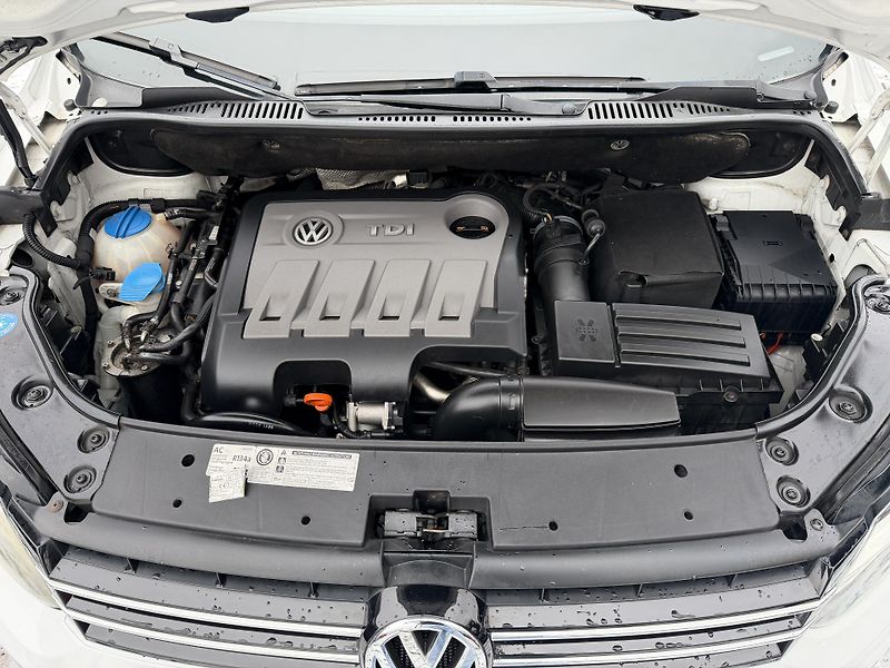 Volkswagen Touran 2.0 TDI STYLE - fotka 21 z 21