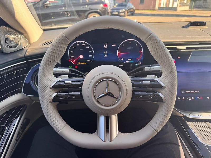 Mercedes-Benz Třídy S (2026) S 350 d 4MATIC L - fotka 13 z 25