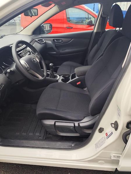Nissan Qashqai (2017) 1.2 DIG-T, 1.maj,ČR, - fotka 14 z 20