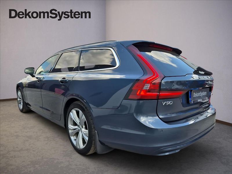 Volvo V90 2,0 B4 FWD Momentum Advanced - fotka 4 z 18