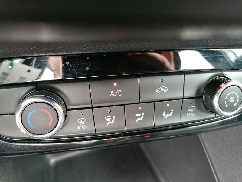 Opel Corsa (2023) 1.2 Turbo 74kW - fotka 11 z 18