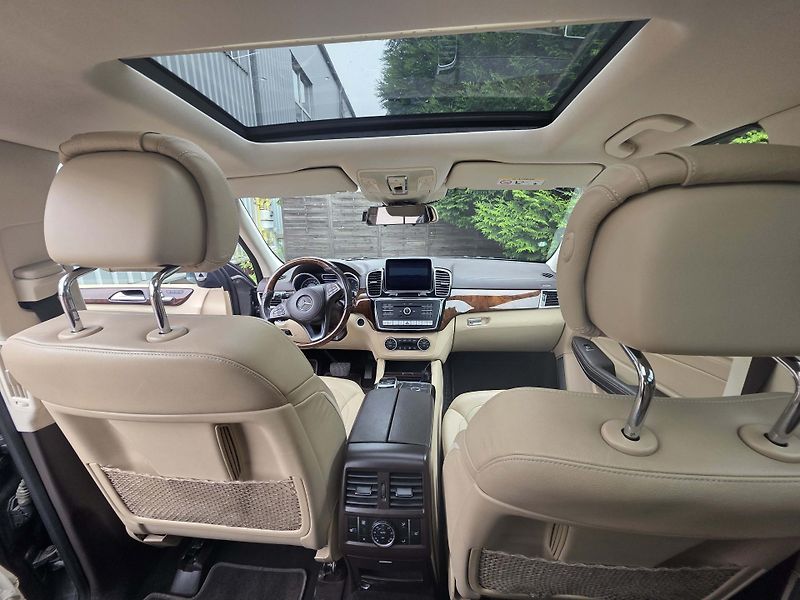 Mercedes-Benz GLS (2016) - fotka 14 z 22