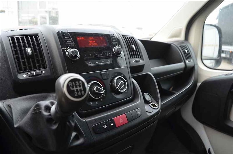 Peugeot Boxer (2017) 2,0 HDI-VALNÍK+PLACHTA - fotka 17 z 20