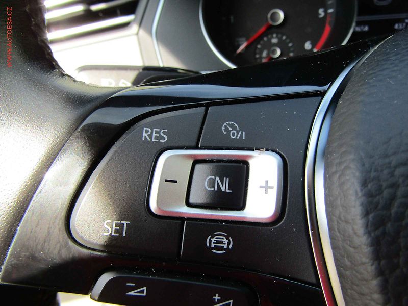 Volkswagen Arteon (2019) 2.0 TDi, DSG, navi, park - fotka 13 z 18