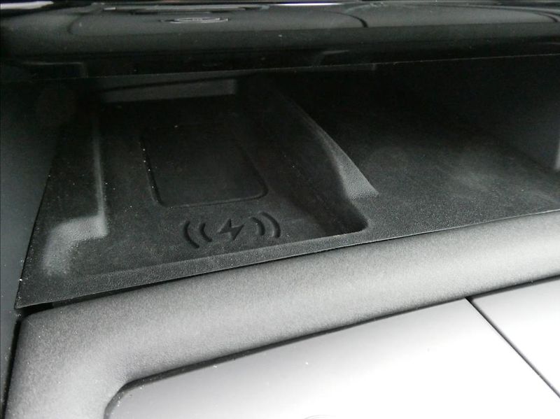 Land Rover Discovery 3,0 D250 R-Dynamic SE 1Maj DPH - fotka 28 z 51