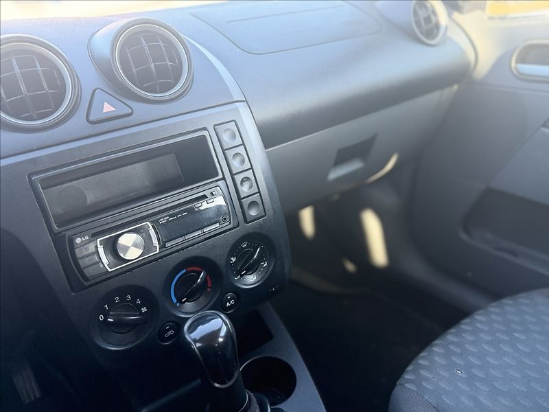 Ford Fiesta 1,4 TDCi KLIMA - fotka 12 z 22