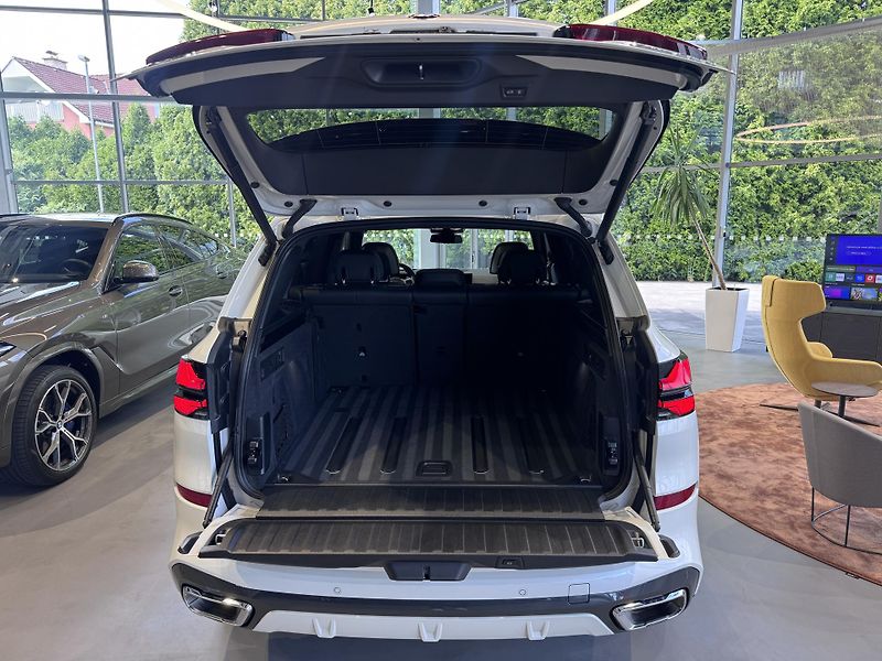 BMW X5 xDrive30d M-Sport - fotka 29 z 31