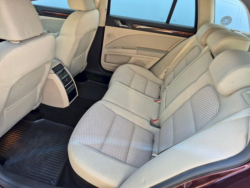 Škoda Superb (2010) Elegance 2.0 TDI 103kW Combi - fotka 19 z 22