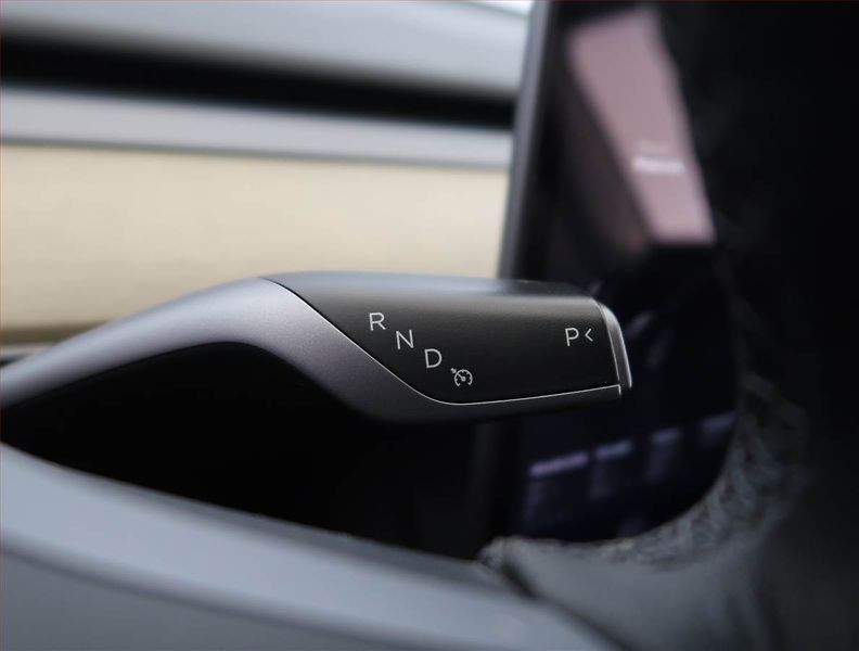 Tesla Model Y (2023) Standard LFP 64kWh, SoH 94% - fotka 12 z 31