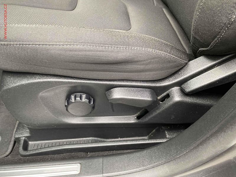 Ford S-MAX (2016) 2.0 TDCi, AC, bixen, navi - fotka 14 z 19