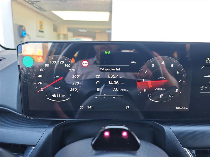 Kia K4 1,6 T-GDI 110kW 7DCT  TOP - fotka 18 z 19