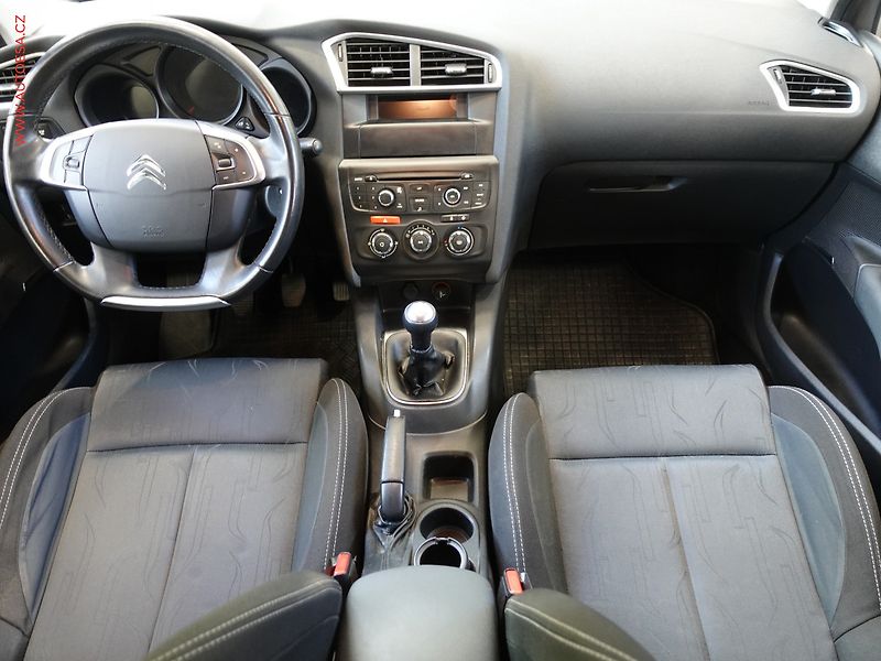 Citroën C4 (2012) 1.6 VTi, 2.maj,ČR, servis - fotka 8 z 19