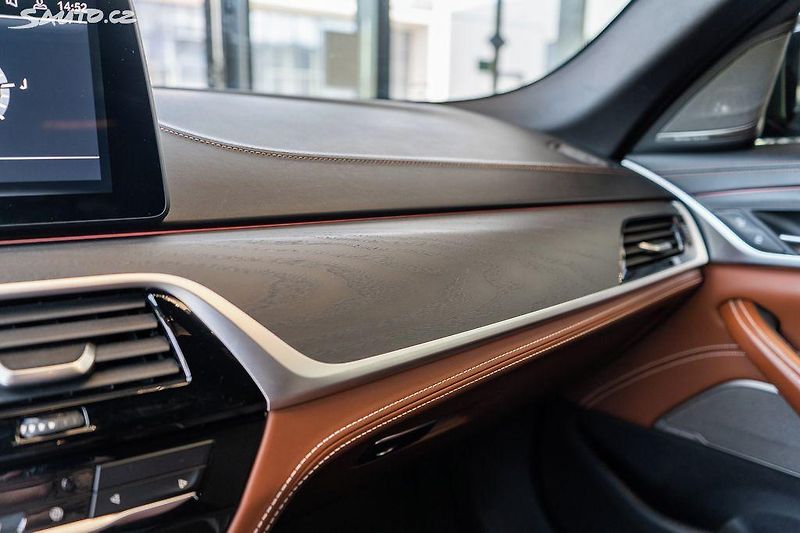 BMW Řada 5 (2021) 540d xDrive možný odpočet DPH - fotka 21 z 26