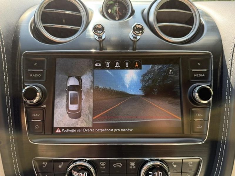 Bentley Bentayga 6,0 V12 4WD,head-up, TOP STAV - fotka 35 z 49