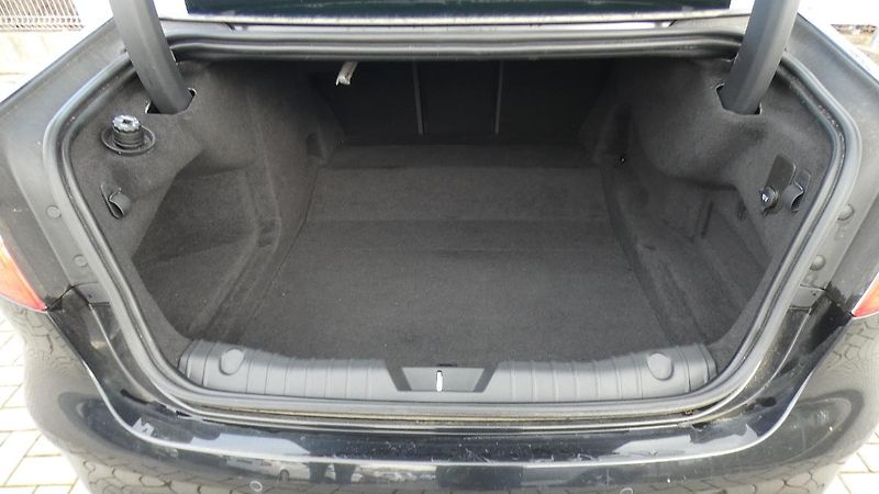 Jaguar XF 20d AWD Prestige - fotka 20 z 23