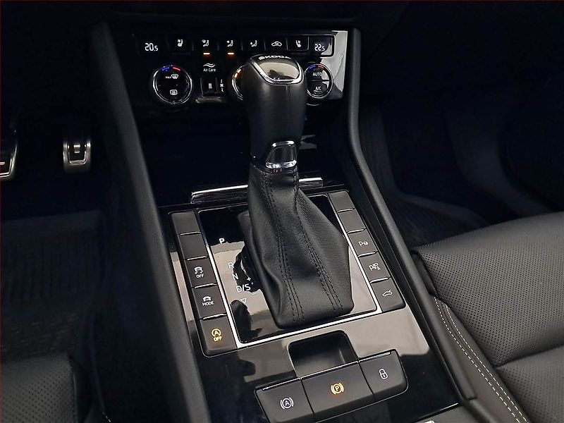Škoda Superb (2023) Laurin&Klement 2.0 TDI - fotka 13 z 21