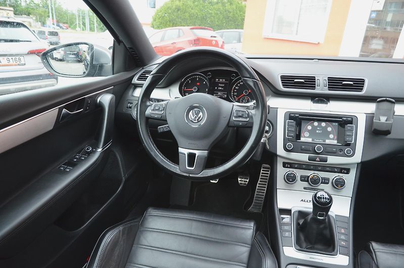 Volkswagen Passat (2012) Alltrack 2.0 TDi 4x4 PANORAMA - fotka 21 z 43