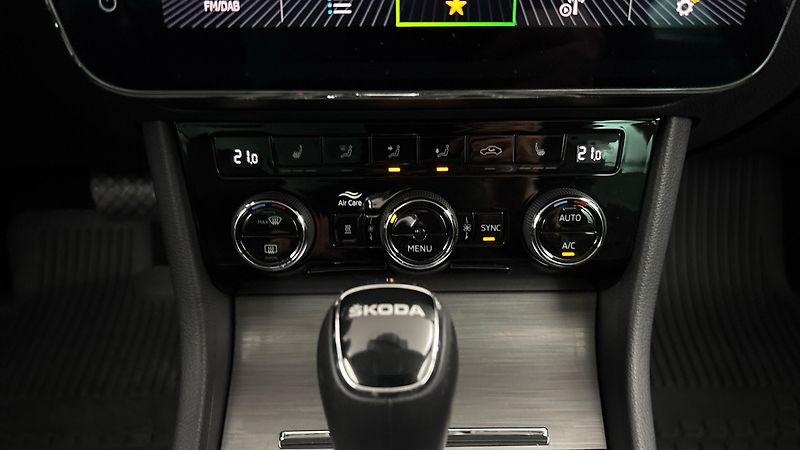 Škoda Superb 2.0 TSI DSG Style Combi - fotka 13 z 30