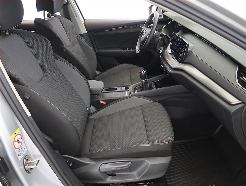 Škoda Octavia (2023) Ambition 2.0 TDI, ČR,1.maj - fotka 9 z 24