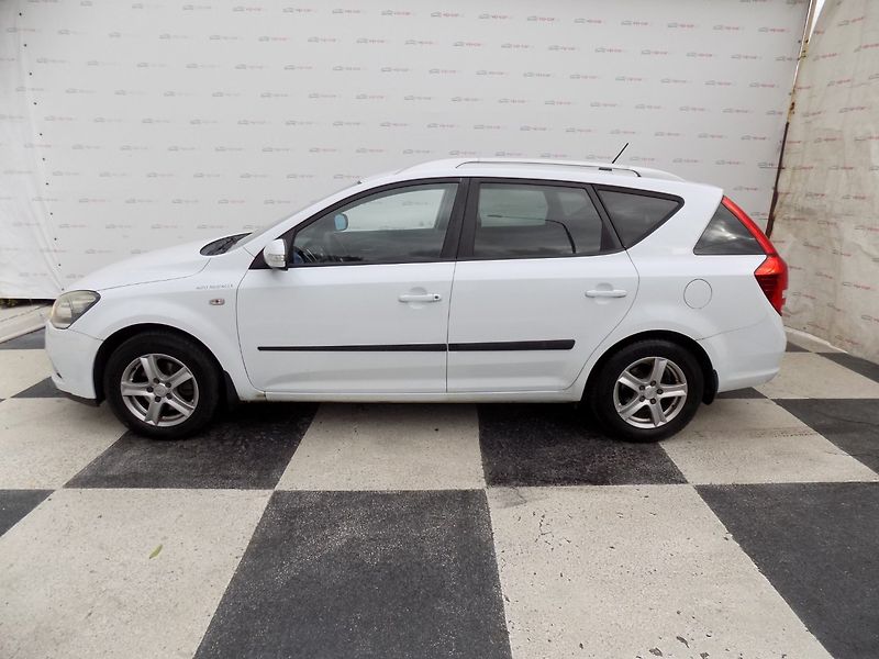Kia Ceed (2012) 1.6GDi/2.Maj.ČR/Klimatizace/ - fotka 2 z 34