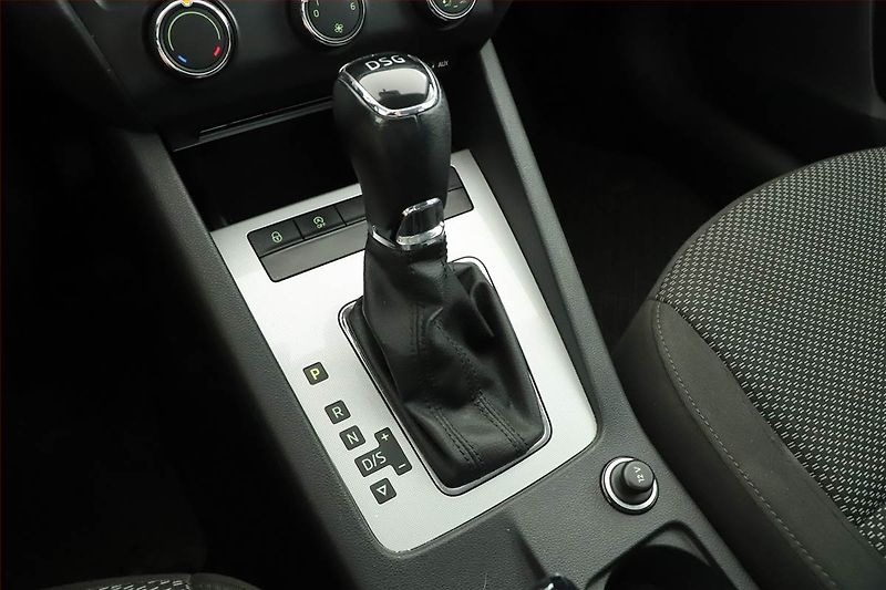 Škoda Octavia (2013) 1.6 TDI, Automat, Tempomat - fotka 11 z 16