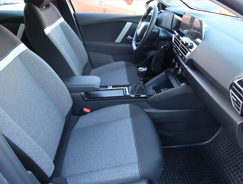 Citroën C4 (2025) 1.2 PureTech, ČR,1.maj - fotka 9 z 18